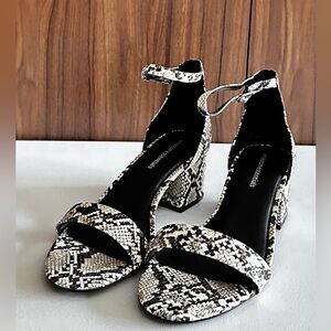 Amazon Essentials Women's Two Strap Heeled Sandal  Faux Snake Skin Size 12W